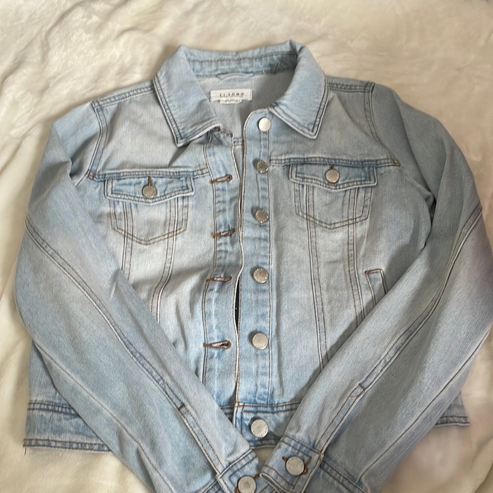 Light wash jean jacket, size: Medium